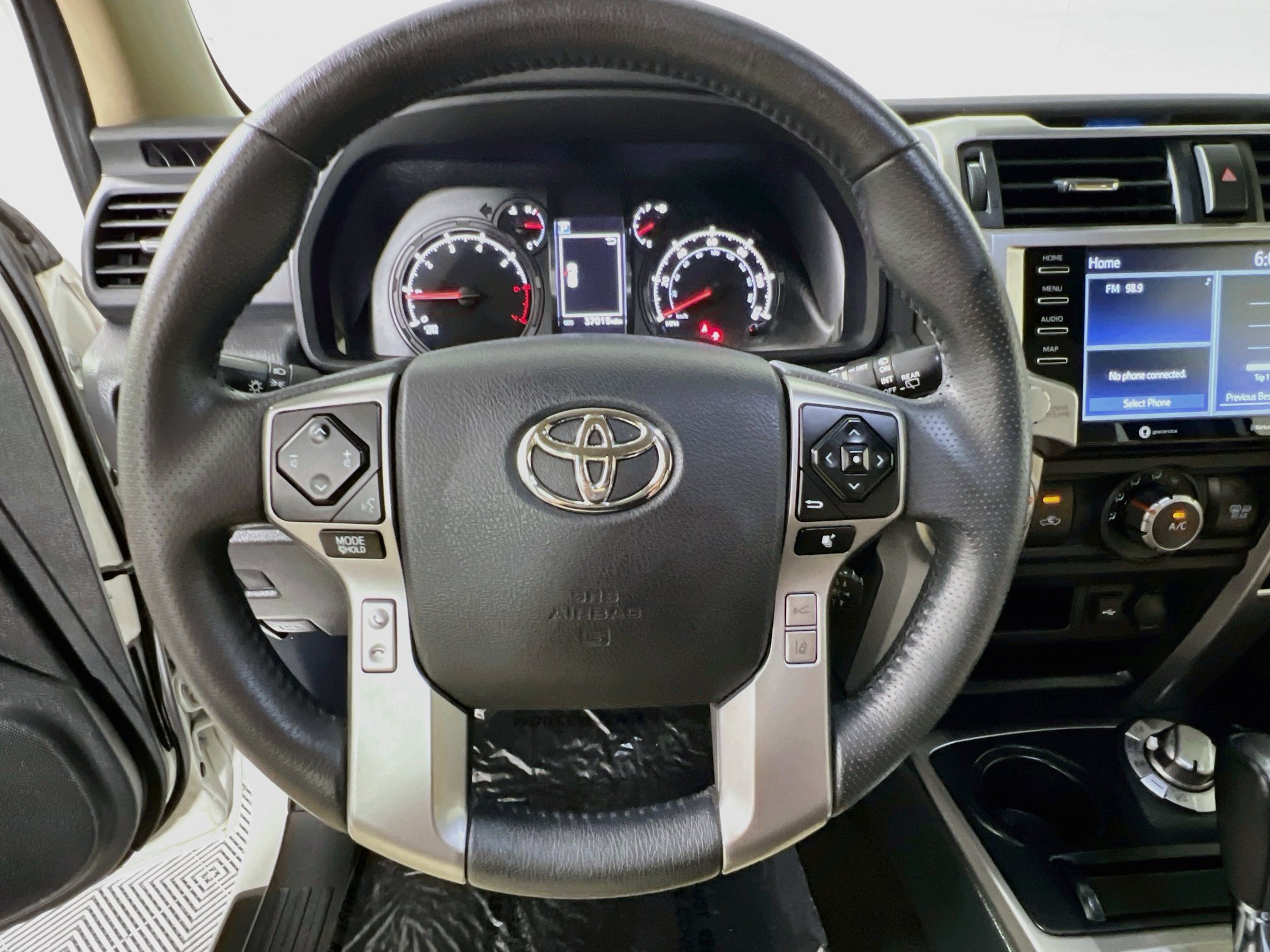 Used 2023 Toyota 4Runner SR5 AWD/4WD image 18