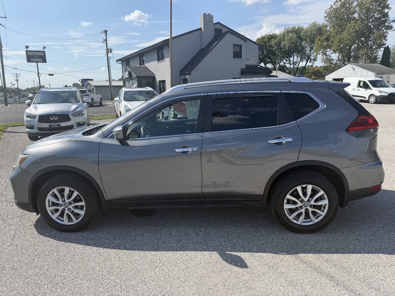 Used 2017 Nissan Rogue SV AWD/4WD image 17