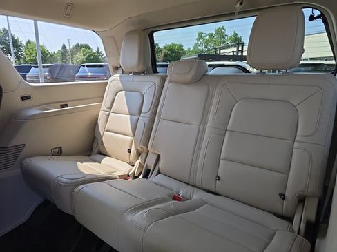 Used 2021 Lincoln Navigator Reserve w/ Luxury Package AWD/4WD image 24