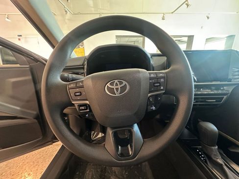 Used 2025 Toyota Camry LE image 27