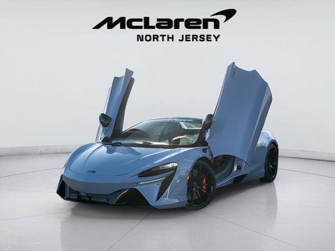 Used 2025 McLaren Artura Spider image 3