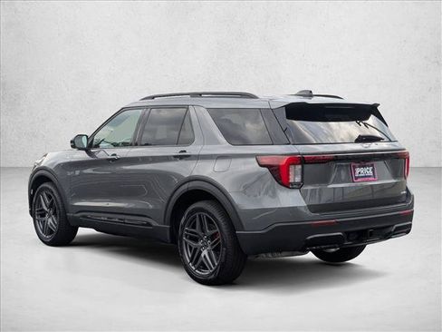 Used 2025 Ford Explorer ST-Line w/ ST-Line Street Pack AWD/4WD image 8
