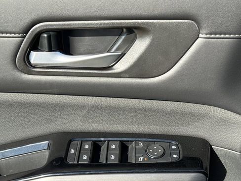 New 2026 Nissan Pathfinder SL image 16