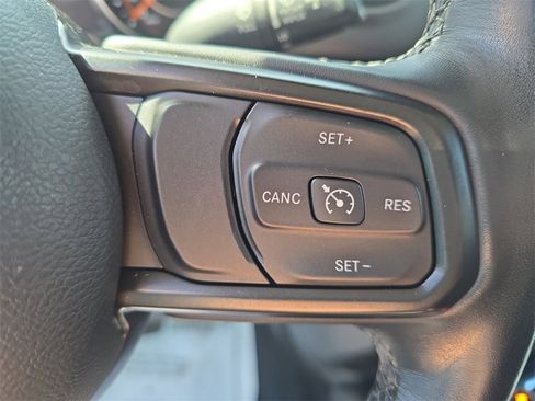 Used 2021 Jeep Gladiator Willys image 18