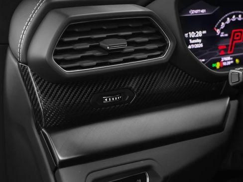 Used 2022 Lamborghini Urus image 46