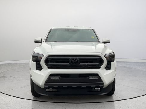 Used 2025 Toyota Tacoma SR5 AWD/4WD image 4
