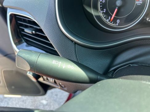 Used 2019 Jeep Cherokee Limited FWD image 23