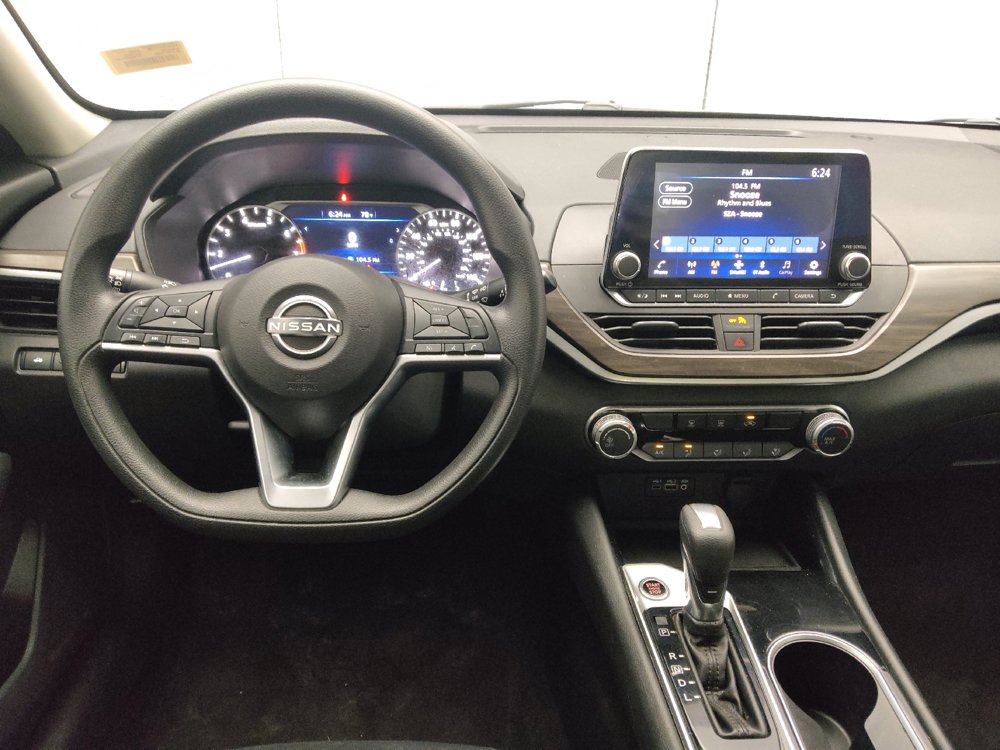 Used 2024 Nissan Altima 2.5 SV FWD image 22