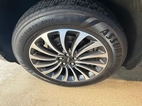Used 2022 Lincoln Aviator AWD w/ Premium Package image 9