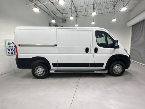 Used 2025 RAM ProMaster 2500 w/ U-Haul Equipment Group FWD image 9