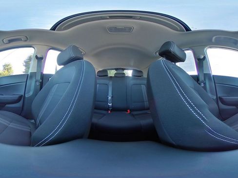 Used 2025 Hyundai Venue SEL image 42