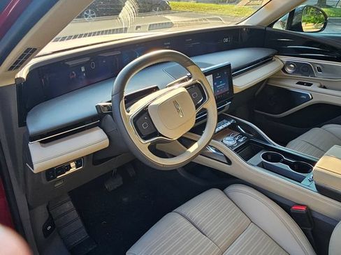 Used 2025 Lincoln Nautilus Reserve AWD/4WD image 7