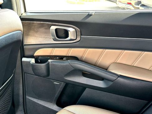 Used 2025 Kia Sorento SX Prestige w/ Olive Brown Leather Package AWD/4WD image 20