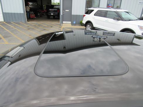 Used 2016 Honda Accord Touring image 12