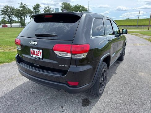 Used 2017 Jeep Grand Cherokee Laredo AWD/4WD image 10