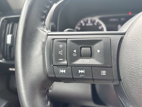 Used 2025 Nissan Pathfinder SV AWD/4WD image 22