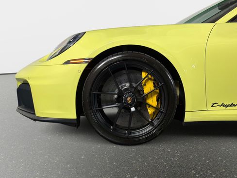 Used 2025 Porsche 911 Carrera 4 GTS AWD/4WD image 17