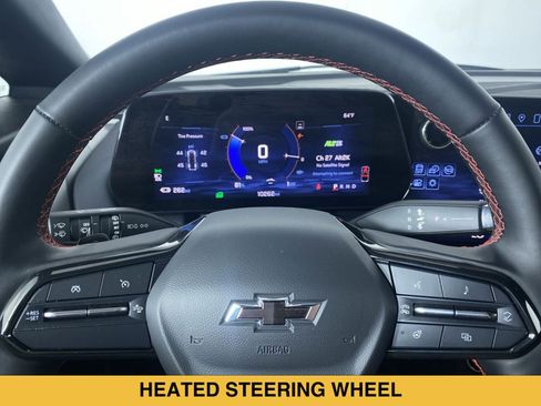 Certified 2024 Chevrolet Equinox EV RS FWD image 3
