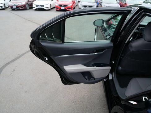 Used 2018 Toyota Camry LE FWD image 28