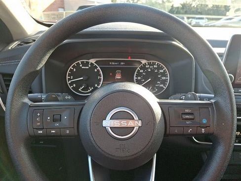 Used 2024 Nissan Rogue SV image 50