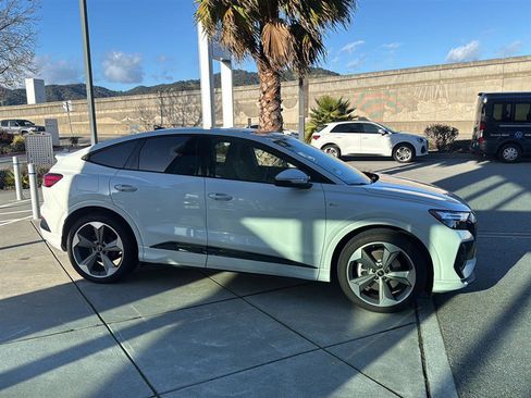 Used 2025 Audi Q4 e-tron Premium Plus w/ Premium Plus image 5