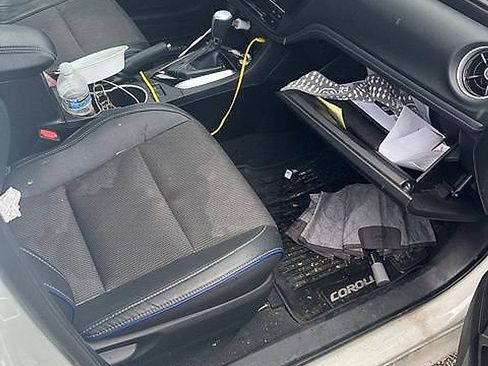 Used 2018 Toyota Corolla SE FWD image 17