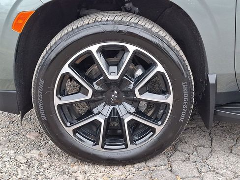 Used 2024 Chevrolet Suburban RST w/ Luxury Package AWD/4WD image 33