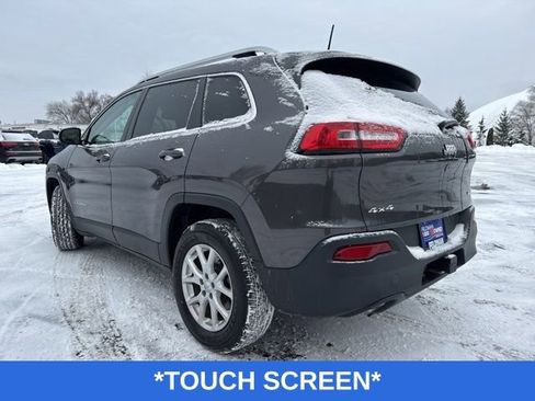 Used 2018 Jeep Cherokee Latitude w/ Cold Weather Group image 5