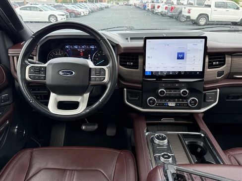 Used 2024 Ford Expedition Limited AWD/4WD image 14