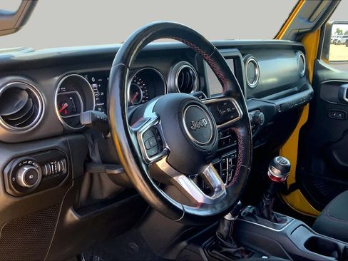 Used 2021 Jeep Wrangler Unlimited Rubicon w/ Cold Weather Group AWD/4WD image 18