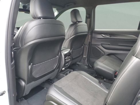 New 2025 Jeep Grand Cherokee L Laredo image 6