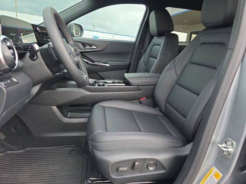 New 2026 Chevrolet Equinox LT w/ Convenience Package II FWD image 10