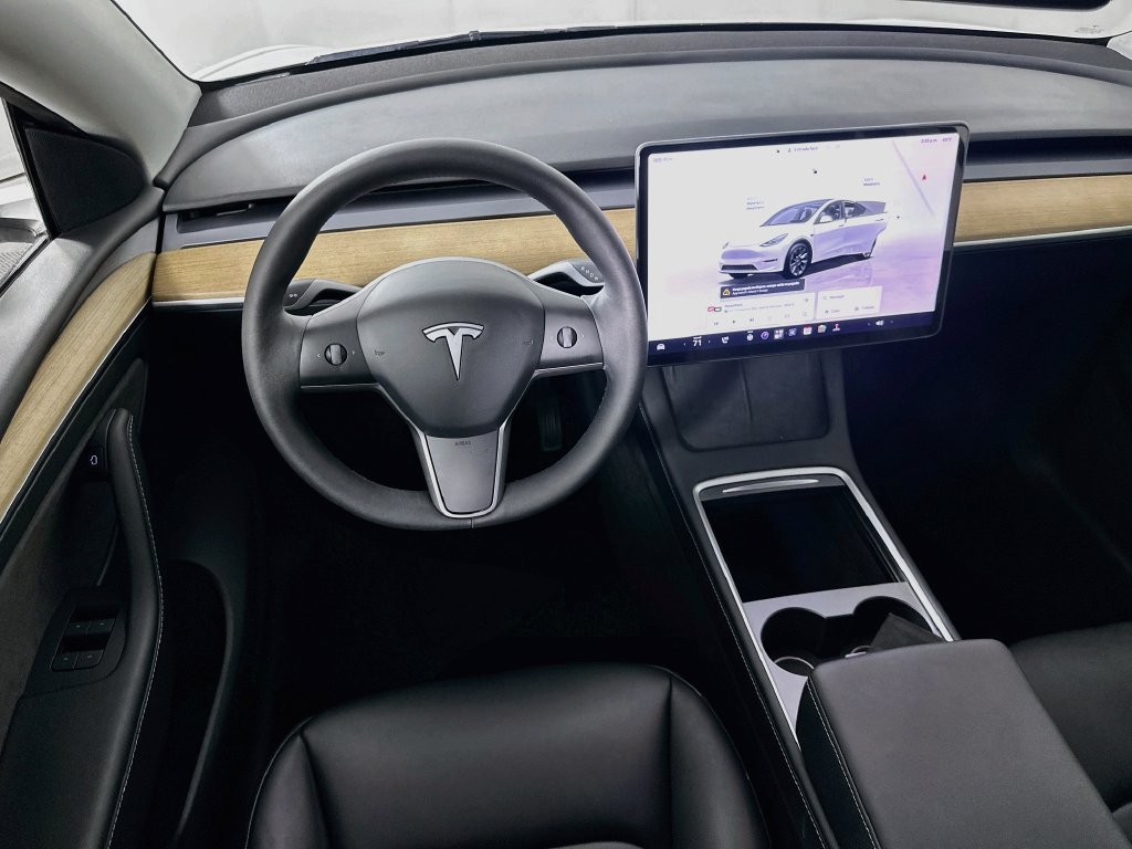 Used 2022 Tesla Model Y Long Range AWD/4WD image 22