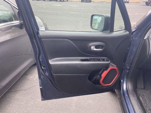 Used 2023 Jeep Renegade Trailhawk image 7