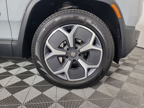 Used 2024 Rivian R1T Adventure AWD/4WD image 11