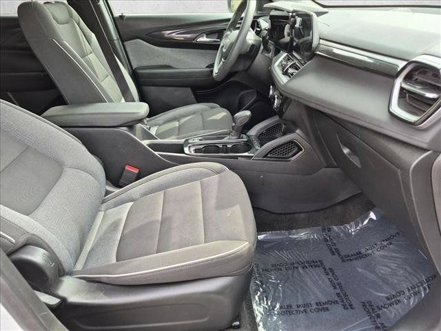 Used 2025 Chevrolet TrailBlazer LT AWD/4WD image 19