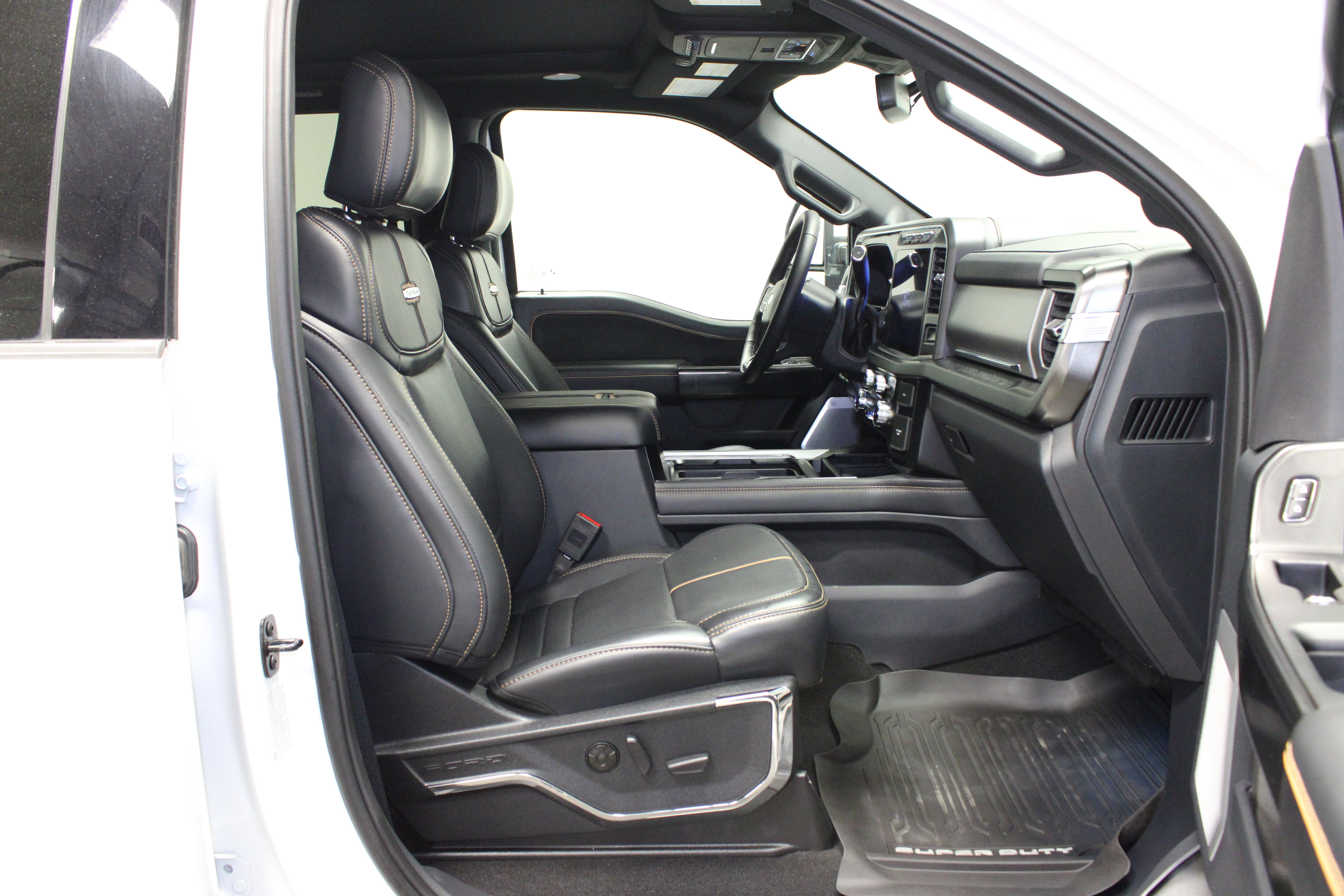 Used 2024 Ford F250 Platinum AWD/4WD image 17