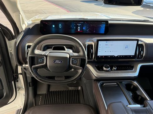 Used 2025 Ford Expedition Platinum w/ Platinum Ultimate Package image 12