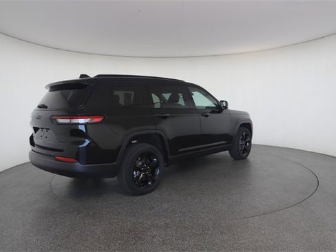 Used 2023 Jeep Grand Cherokee L Limited w/ Black Appearance Package image 19