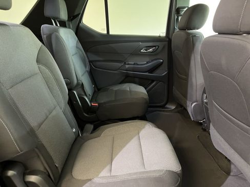 Used 2022 Chevrolet Traverse LT image 12