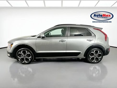 Used 2023 Kia Niro EX Touring FWD image 9
