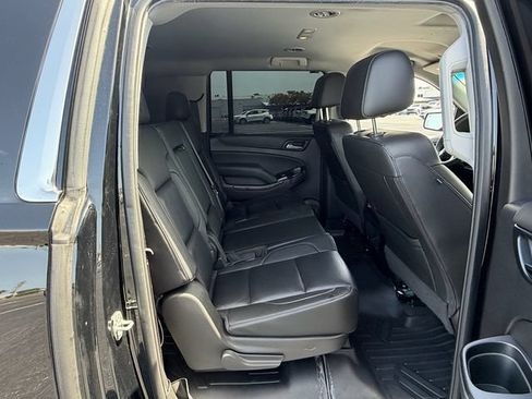 Used 2020 Chevrolet Suburban LT w/ Luxury Package RWD image 19