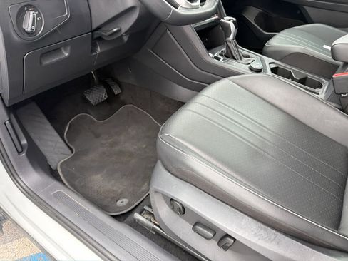 Used 2023 Volkswagen Tiguan SE w/ Panoramic Sunroof Package AWD/4WD image 20