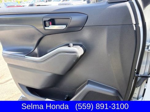 Used 2022 Toyota Highlander XSE AWD/4WD image 15
