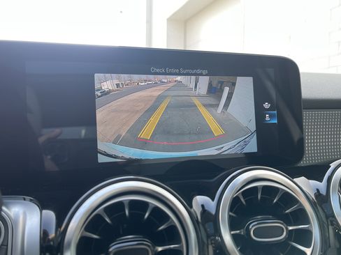 Used 2022 Mercedes-Benz GLB 250 image 14