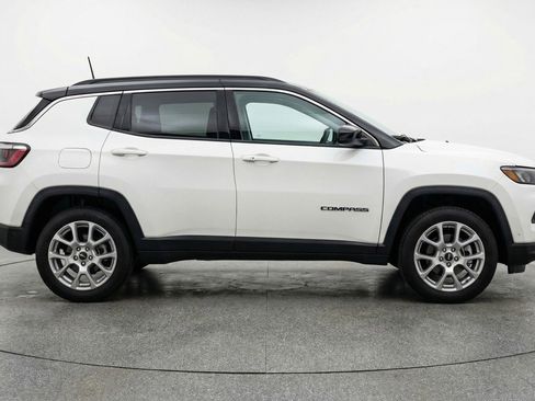 Used 2025 Jeep Compass Limited AWD/4WD image 11