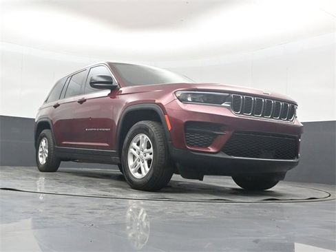 Used 2023 Jeep Grand Cherokee Laredo image 45