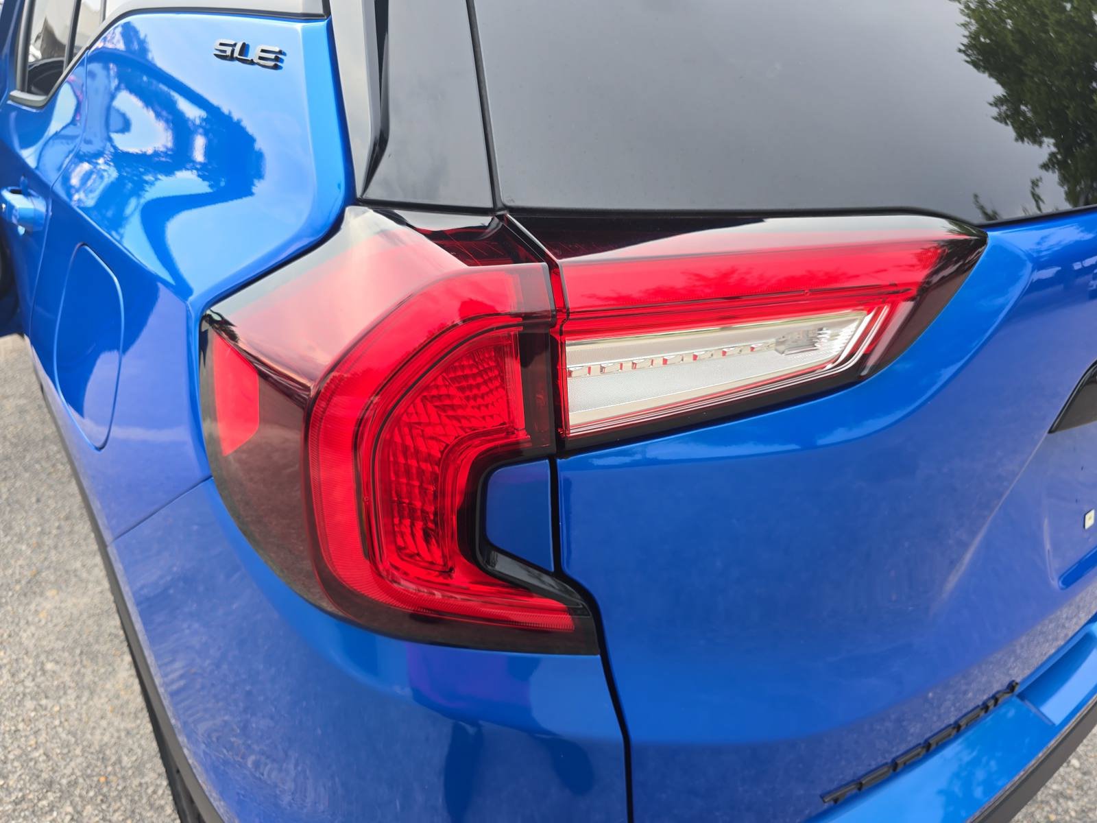 Used 2024 GMC Terrain SLE w/ Elevation Edition FWD image 32