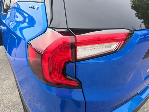 Used 2024 GMC Terrain SLE w/ Elevation Edition FWD image 32