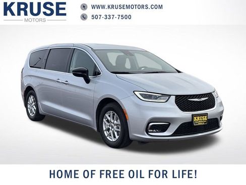 Used 2024 Chrysler Pacifica Touring-L FWD image 1